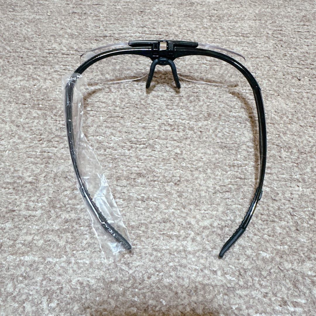跳ね上げ式老眼鏡 携帯用 ケース付き ブルーライトカット 遠近両用 +3.50 レディースのファッション小物(サングラス/メガネ)の商品写真