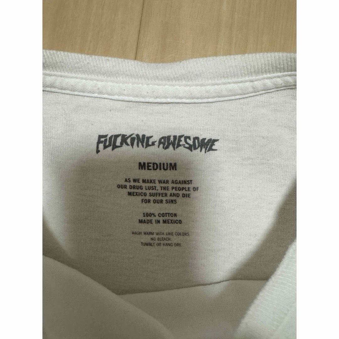 Supreme(シュプリーム)のFUCKING AWESOME LOGO TEE WHITE Mサイズ メンズのトップス(Tシャツ/カットソー(半袖/袖なし))の商品写真