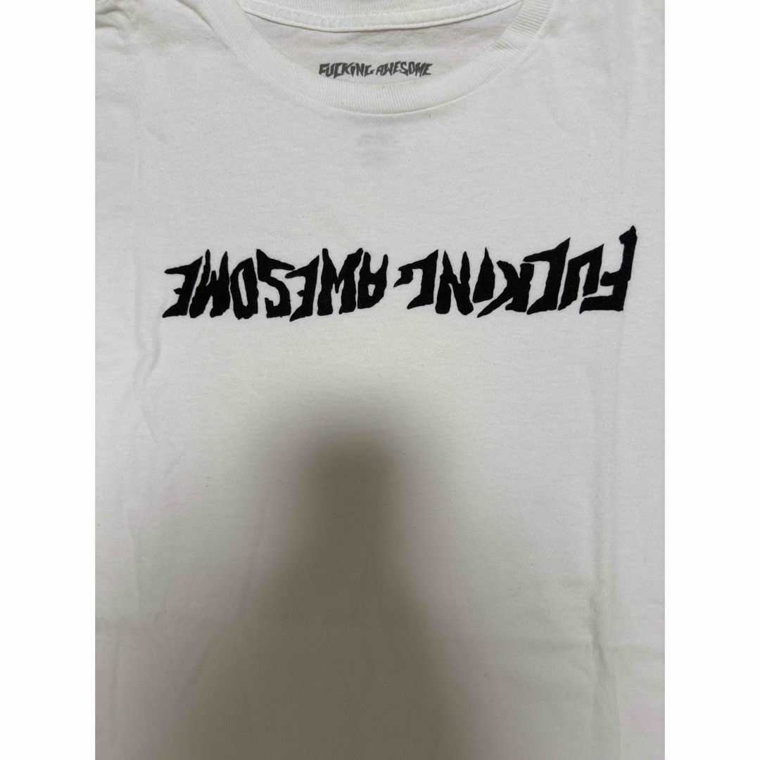 Supreme(シュプリーム)のFUCKING AWESOME LOGO TEE WHITE Mサイズ メンズのトップス(Tシャツ/カットソー(半袖/袖なし))の商品写真