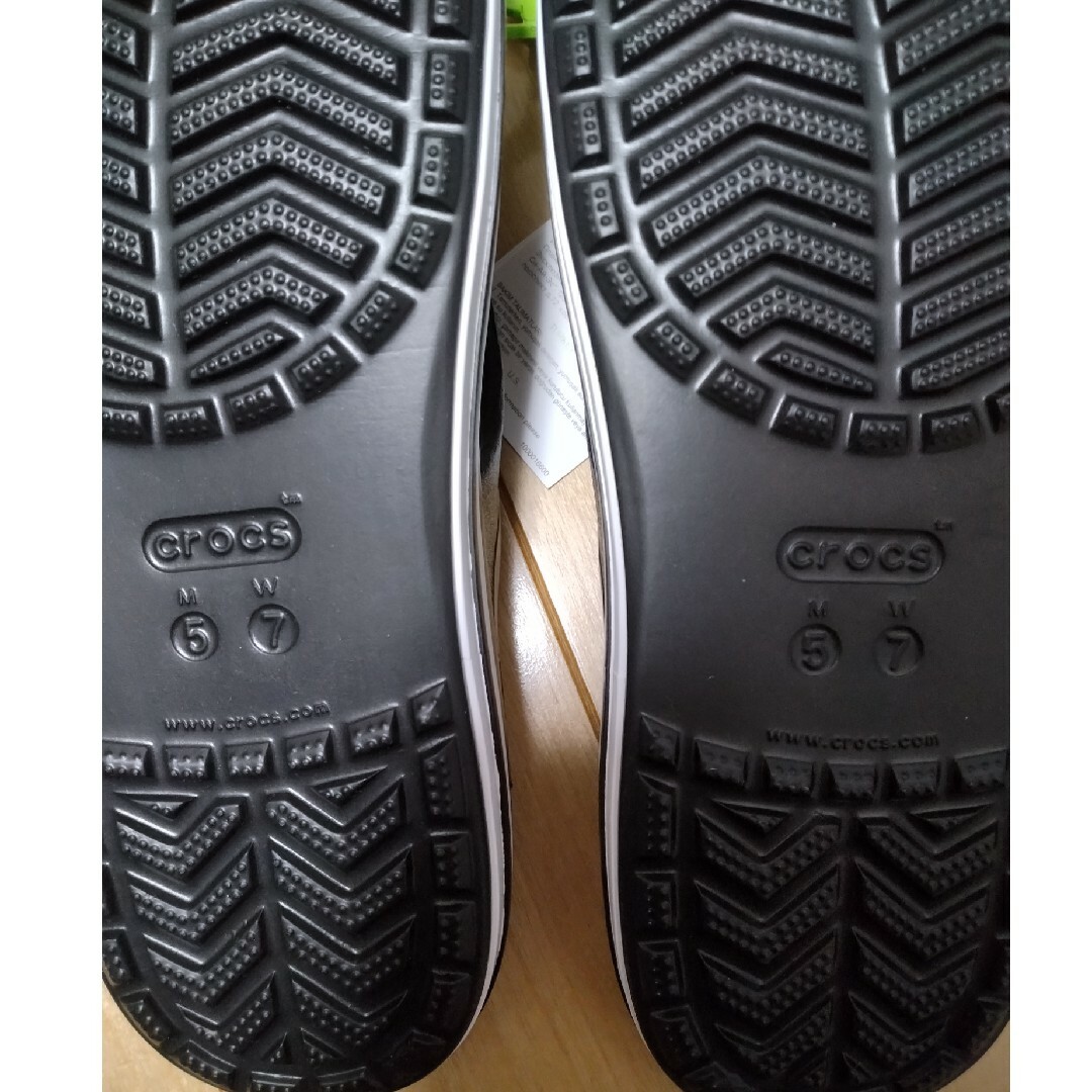 crocs(クロックス)のクロックス　crocs　バヤバンド　フリップ　サンダル23cm レディースの靴/シューズ(サンダル)の商品写真