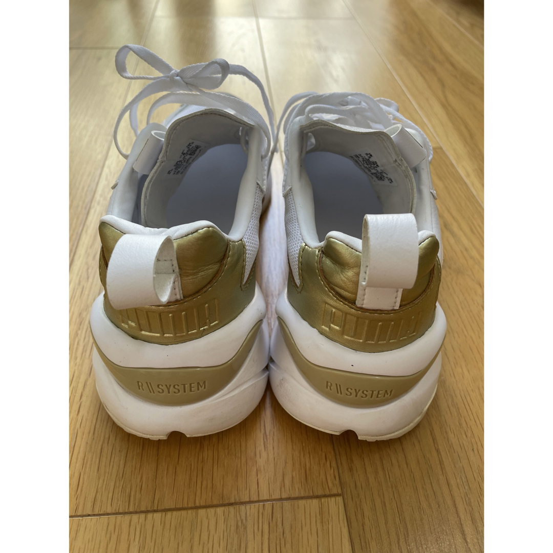 PUMA - プーマ スニーカー 白 ゴールド 新品同様 24.5の通販 by PUMA - プーマ スニーカー 白 ゴールド 新品同様 24.5の通販 by