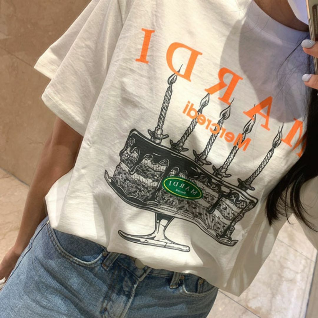 TWICE ジヒョちゃん マルディメクルディ BIRTHDAY CAKE Tee レディースのトップス(Tシャツ(半袖/袖なし))の商品写真