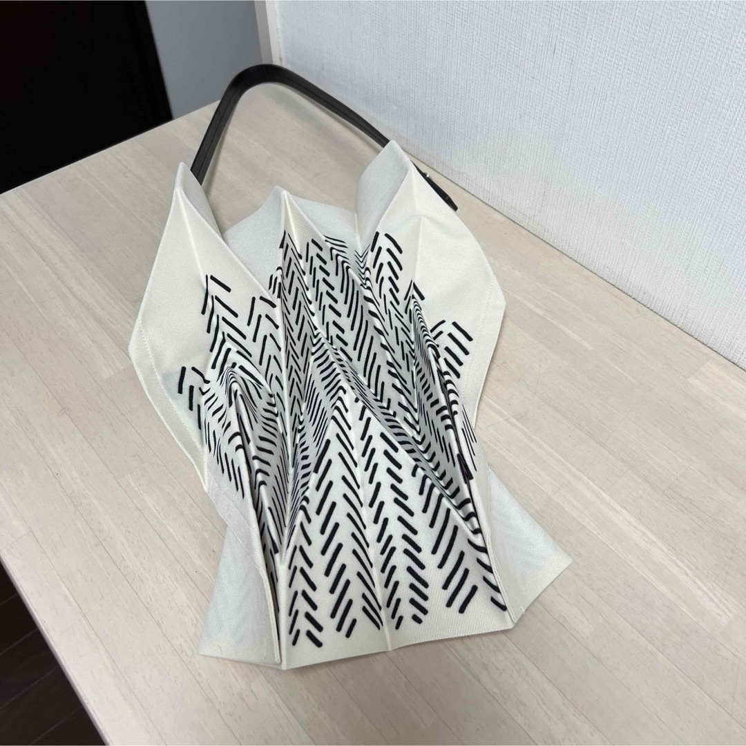 ISSEY MIYAKE(イッセイミヤケ)の美品イッセイミヤケ×イッタラ　バッグセット☆ レディースのバッグ(ショルダーバッグ)の商品写真