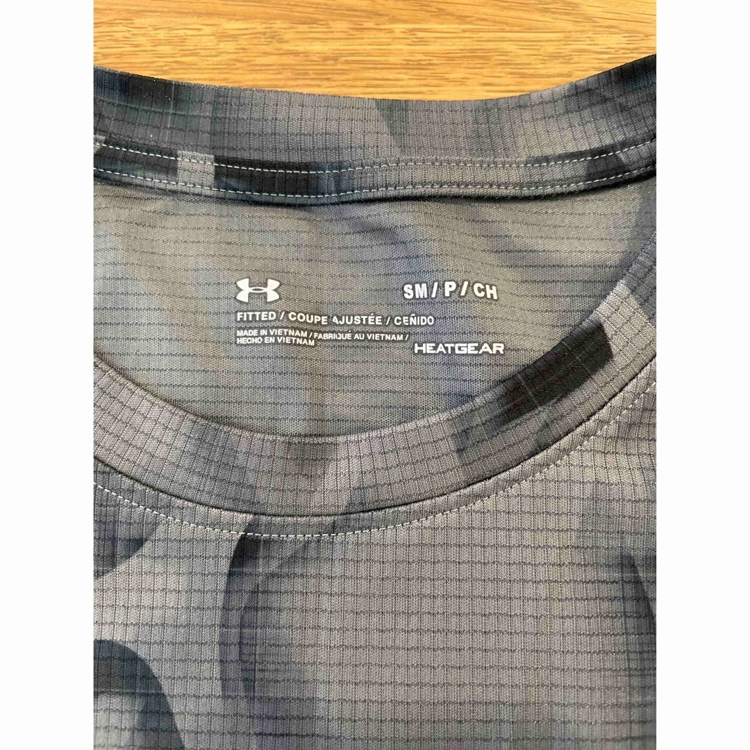 UNDER ARMOUR(アンダーアーマー)のアンダーアーマー　Tシャツ　Sサイズ キッズ/ベビー/マタニティのキッズ服男の子用(90cm~)(Tシャツ/カットソー)の商品写真