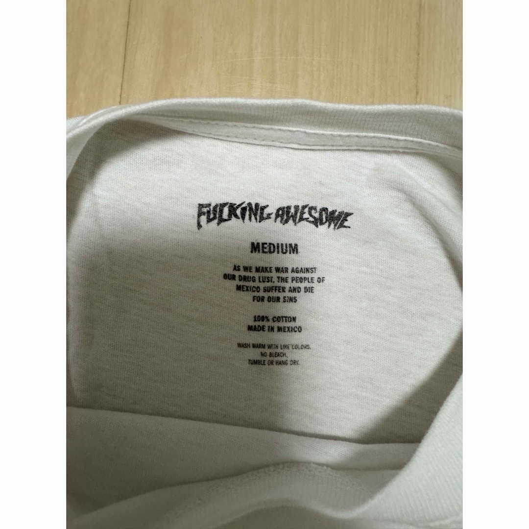 Supreme(シュプリーム)のFUCKING AWESOME LOGO TEE WHITE Mサイズ メンズのトップス(Tシャツ/カットソー(半袖/袖なし))の商品写真