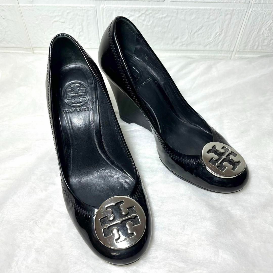 Tory Burch(トリーバーチ)のトリーバーチ　パンプス　ウェッジソール　黒　パテントレザー　6 1/2 M レディースの靴/シューズ(ハイヒール/パンプス)の商品写真