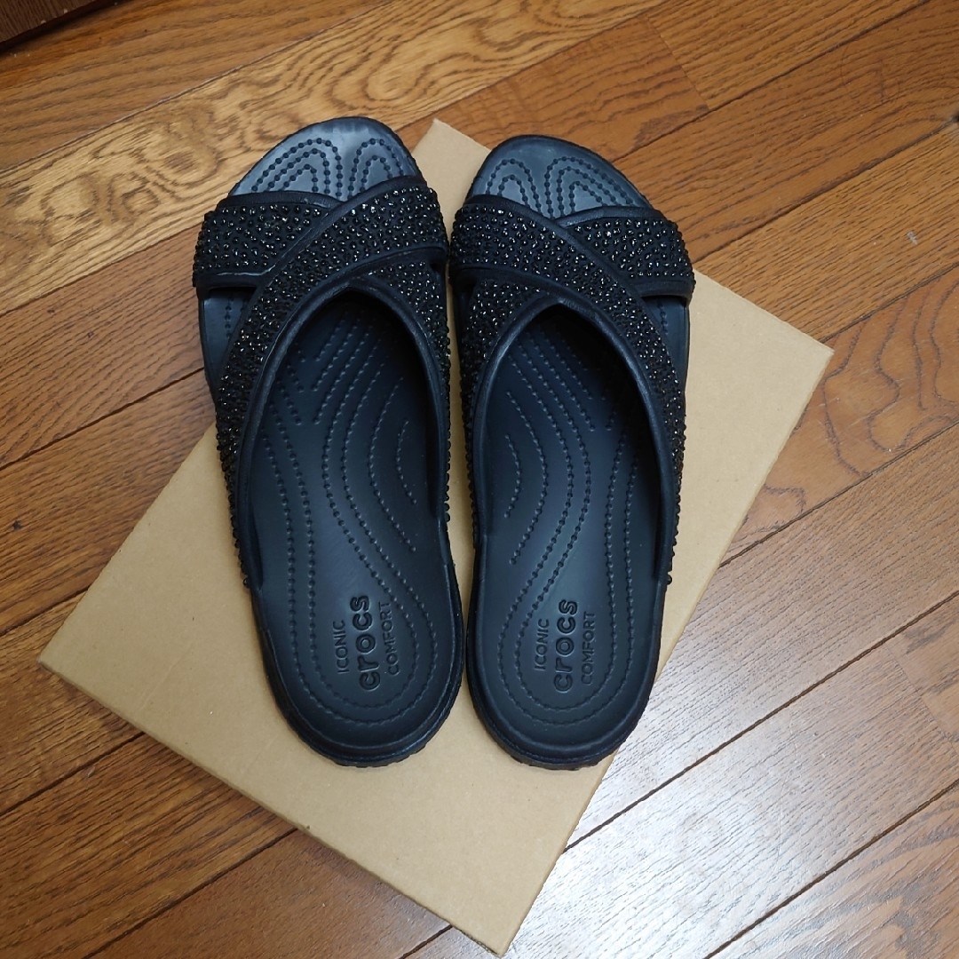 crocs(クロックス)のcrocsクロックス　厚底ビーズサンダル W9(25cm)　黒 レディースの靴/シューズ(サンダル)の商品写真