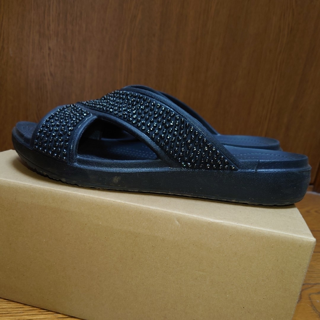 crocs(クロックス)のcrocsクロックス　厚底ビーズサンダル W9(25cm)　黒 レディースの靴/シューズ(サンダル)の商品写真