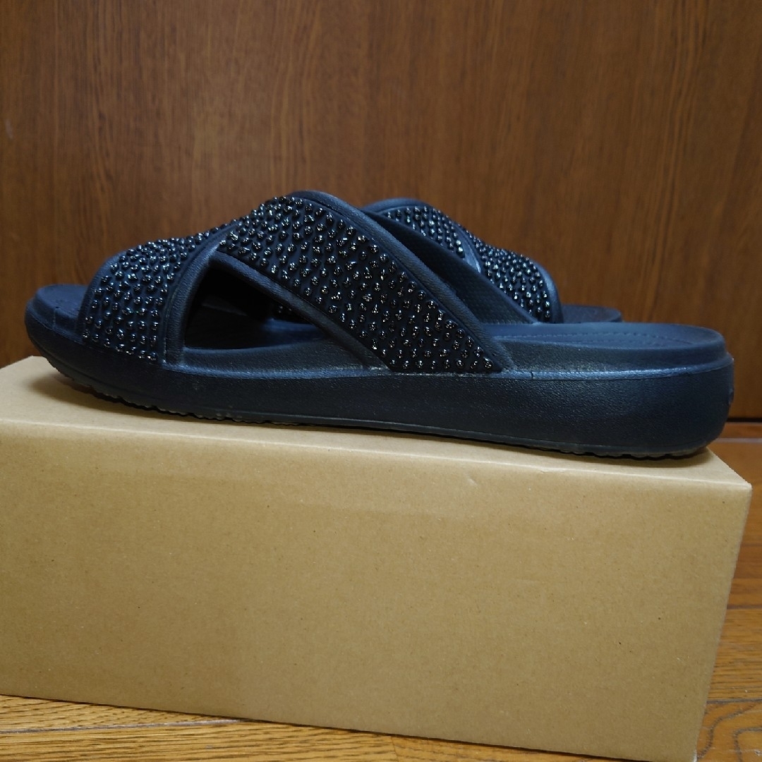 crocs(クロックス)のcrocsクロックス　厚底ビーズサンダル W9(25cm)　黒 レディースの靴/シューズ(サンダル)の商品写真