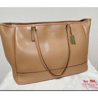 コーチ(COACH)の【美品】【送料込み】コーチ coach トートバッグ A4 ベージュ(トートバッグ)