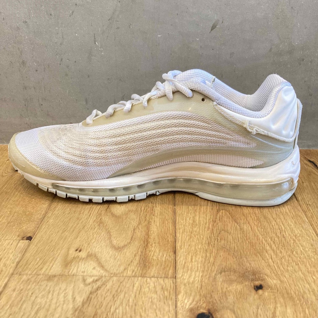 NIKE(ナイキ)のNIKE ナイキ AIR MAX DELUXE メンズ　スニーカー　白　27cm メンズの靴/シューズ(スニーカー)の商品写真