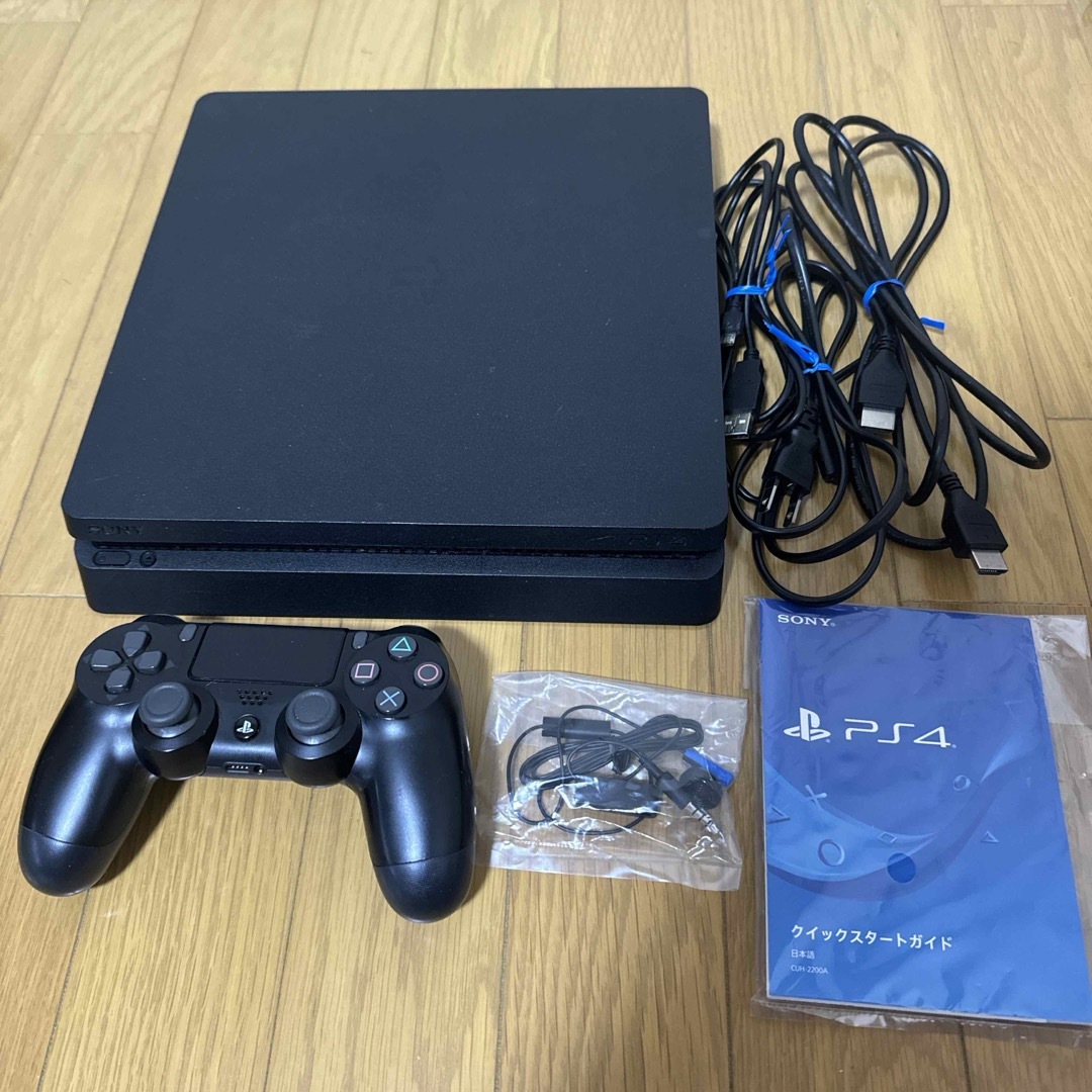 SONY(ソニー)のPS4 本体 CUH-2200A エンタメ/ホビーのゲームソフト/ゲーム機本体(家庭用ゲーム機本体)の商品写真