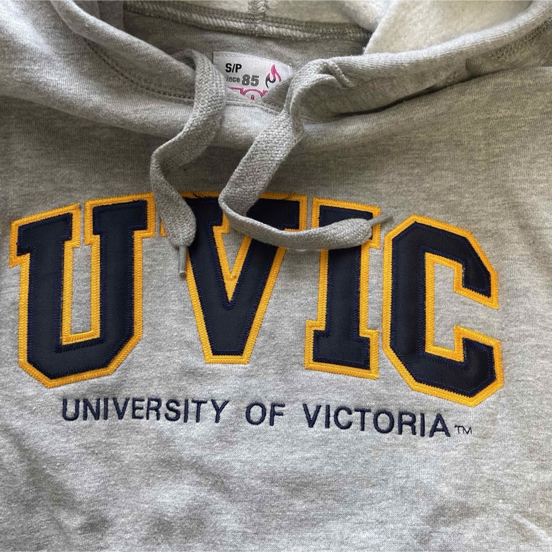 UVIC カレッジ　フーディ レディースのトップス(パーカー)の商品写真