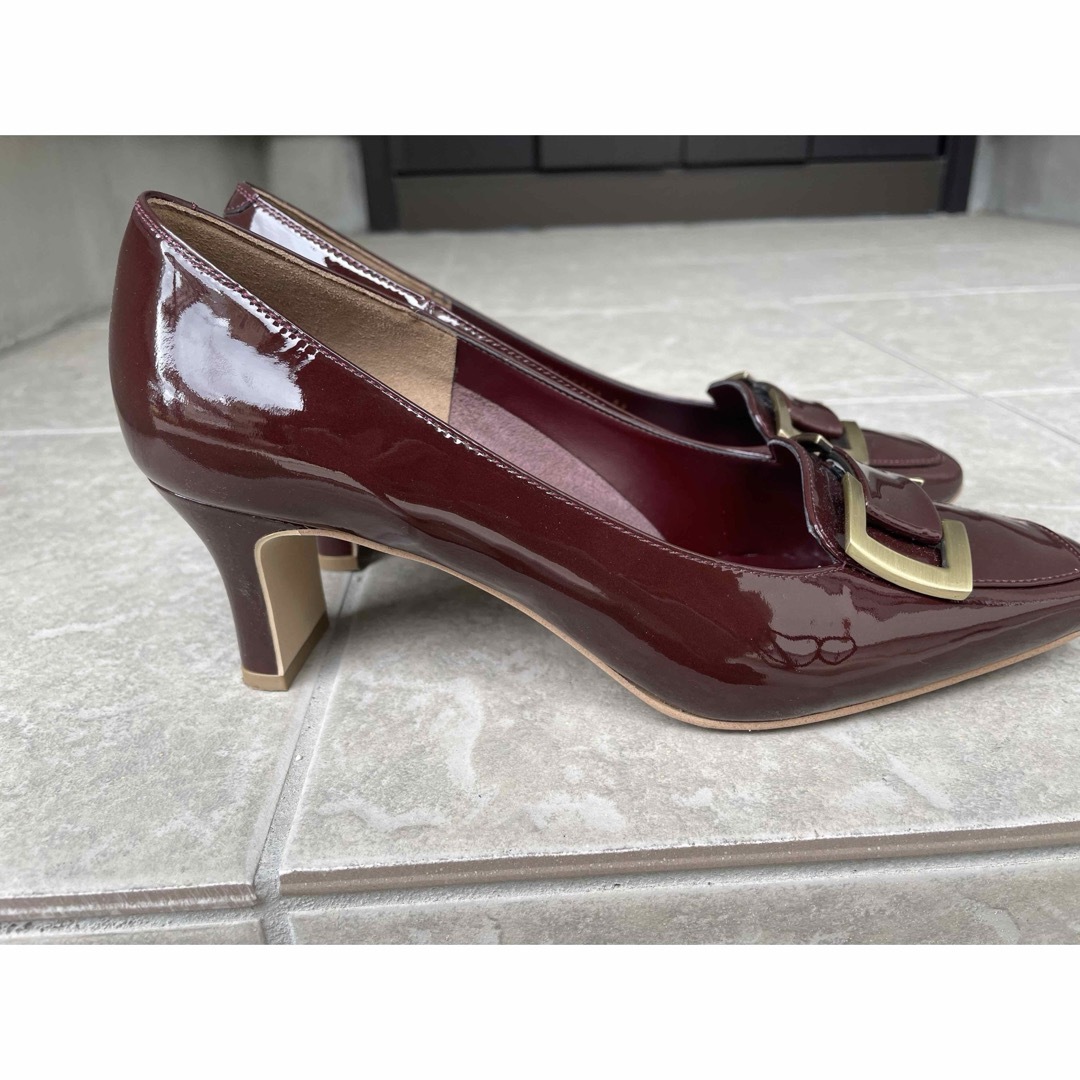 DIANA(ダイアナ)のダイアナ　バックルつきスクエアトゥパンプス　ボルドー レディースの靴/シューズ(ハイヒール/パンプス)の商品写真