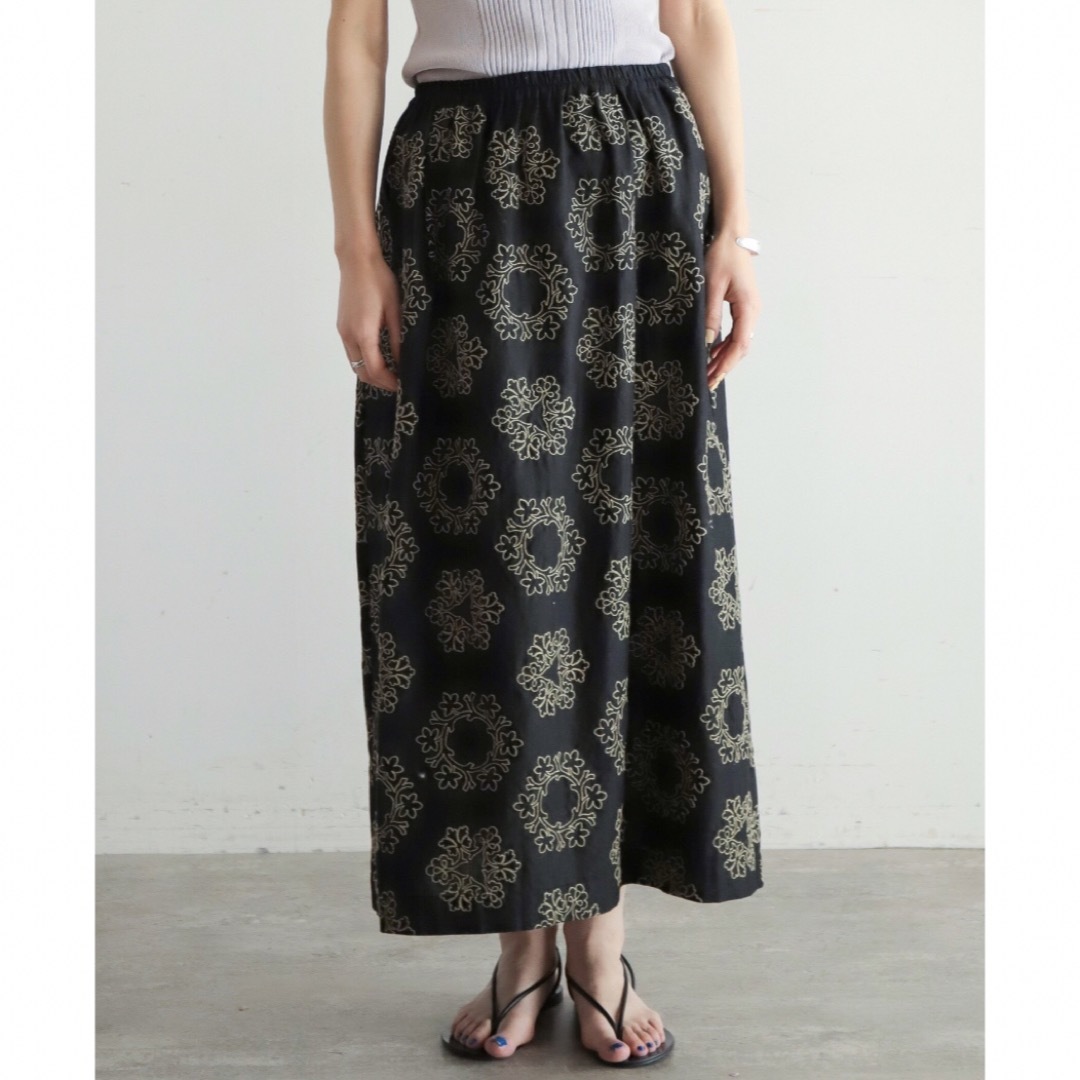 nombre impair(ノンブルアンベール)のNombre Impairノンブルアンペール サークルフラワー刺繍スカート レディースのスカート(ロングスカート)の商品写真
