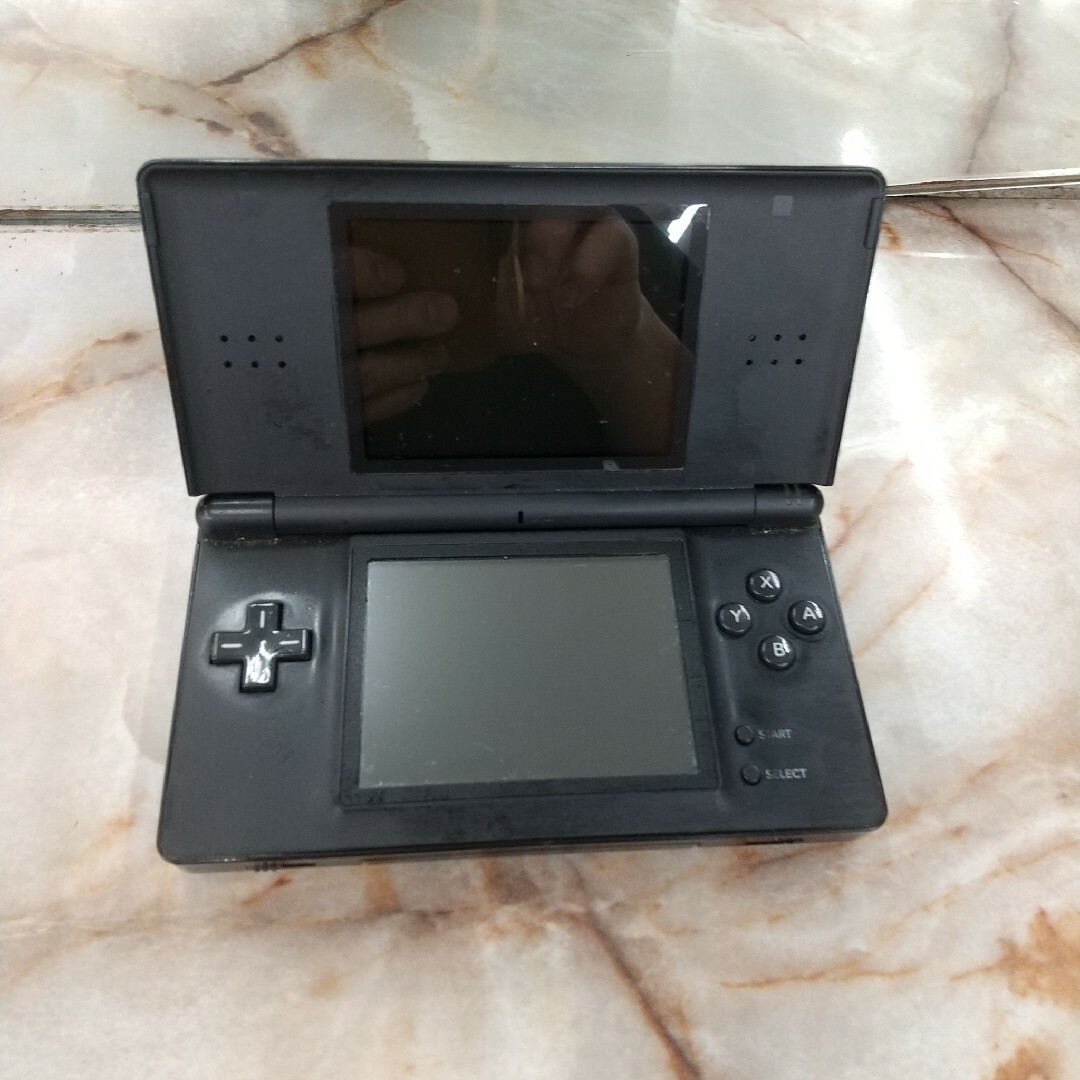 任天堂(ニンテンドウ)のNintendo DS Liteのブラックです。本体のみの販売 エンタメ/ホビーのゲームソフト/ゲーム機本体(家庭用ゲーム機本体)の商品写真