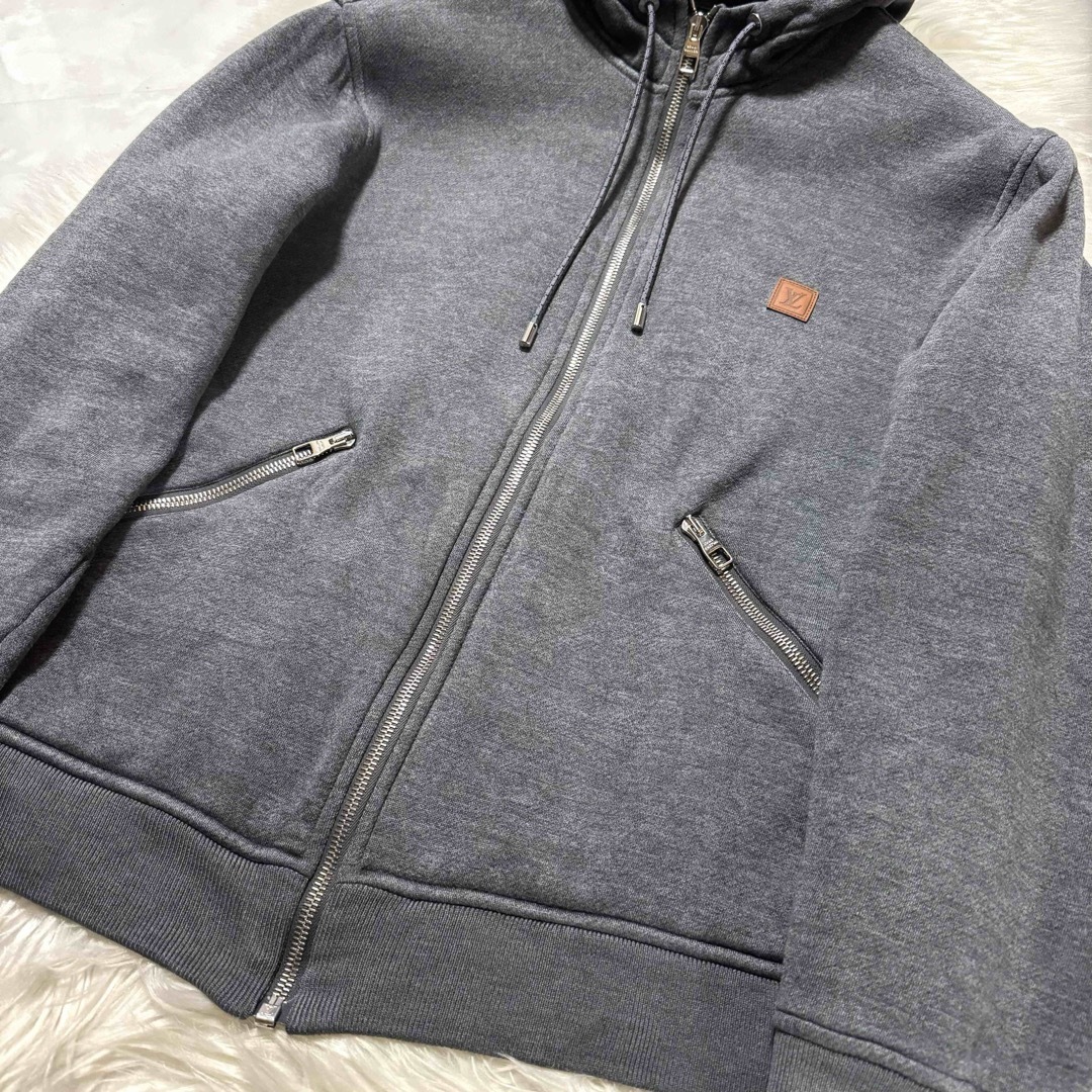 LOUIS VUITTON(ルイヴィトン)の本物 美品 ルイヴィトン 裏地起毛 LVレザーパッチ ZIP UP パーカー S メンズのトップス(パーカー)の商品写真