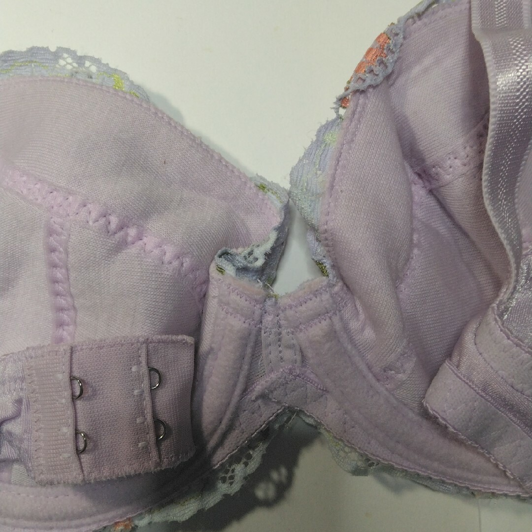 問題有り薄紫色の上下セット下着ブラジャーC75ショーツLサイズ レディースの下着/アンダーウェア(ブラ&ショーツセット)の商品写真