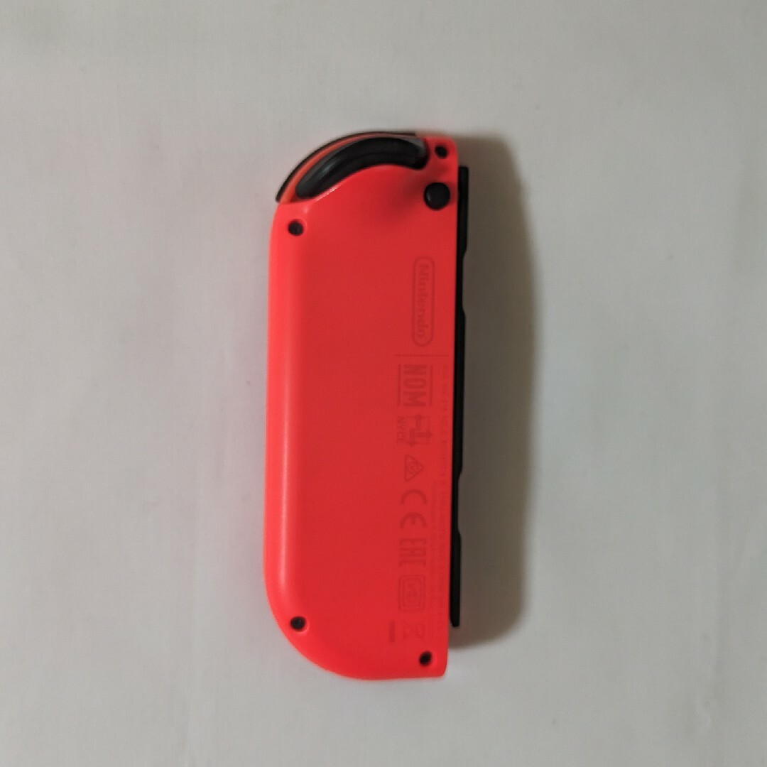 Nintendo Switch(ニンテンドースイッチ)のNintendo Switch joy-con(ジョイコン) 右③ ネオンレッド エンタメ/ホビーのゲームソフト/ゲーム機本体(その他)の商品写真