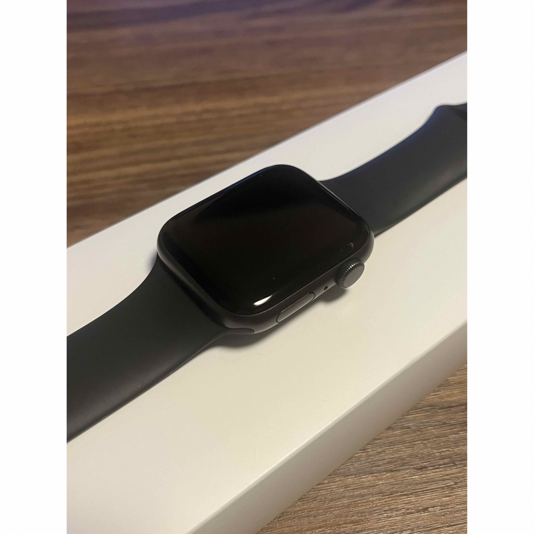 Apple(アップル)のApple Watch SE 44mm スペースグレー メンズの時計(腕時計(デジタル))の商品写真