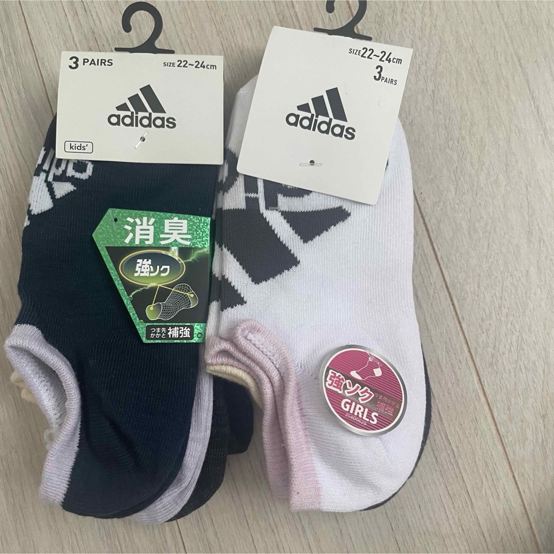 adidas(アディダス)の新品　お買い得　adidas 靴下　２セット     キッズ/ベビー/マタニティのこども用ファッション小物(靴下/タイツ)の商品写真