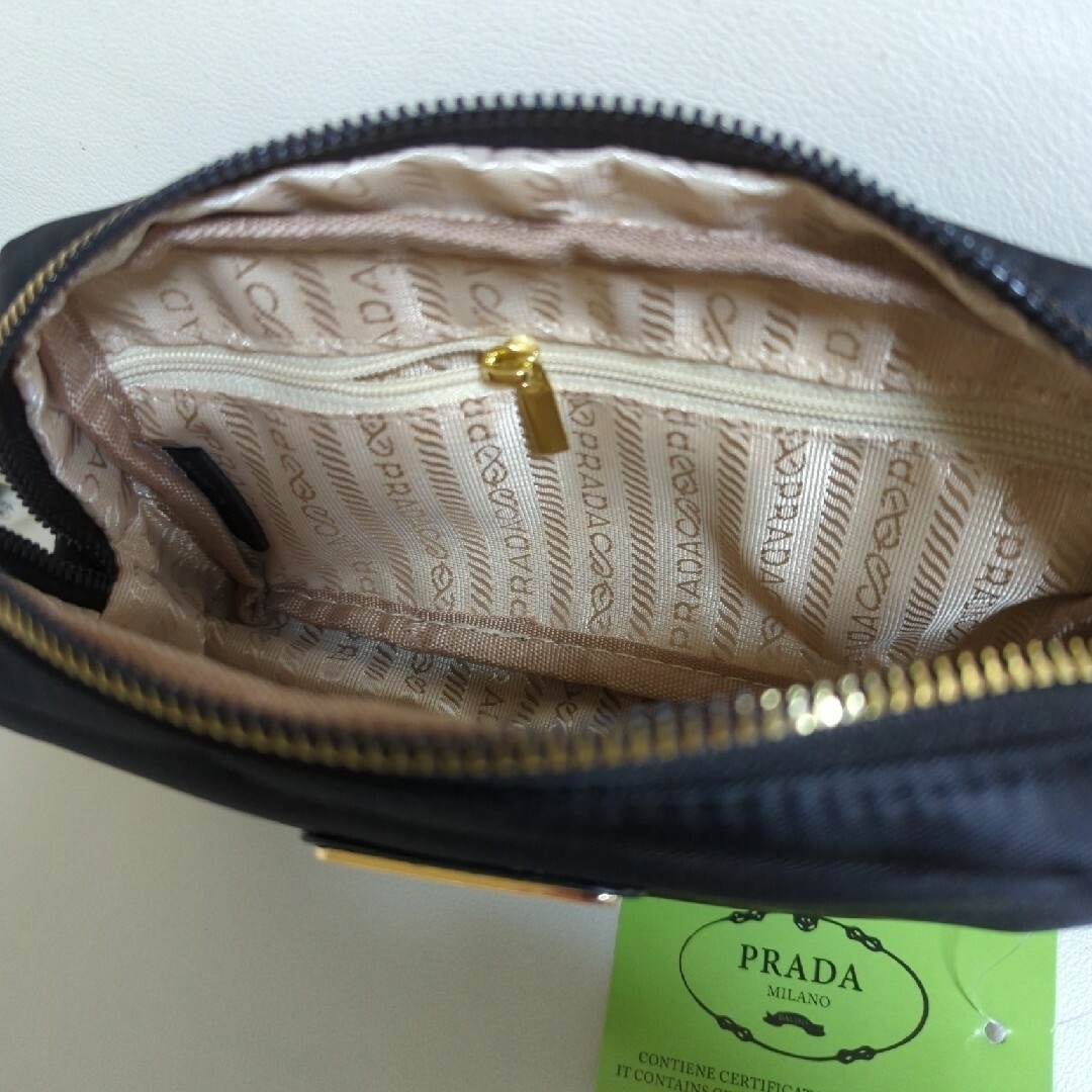 PRADA(プラダ)のPRADA ノベルティ ポーチ チェーンショルダー レディースのバッグ(ショルダーバッグ)の商品写真