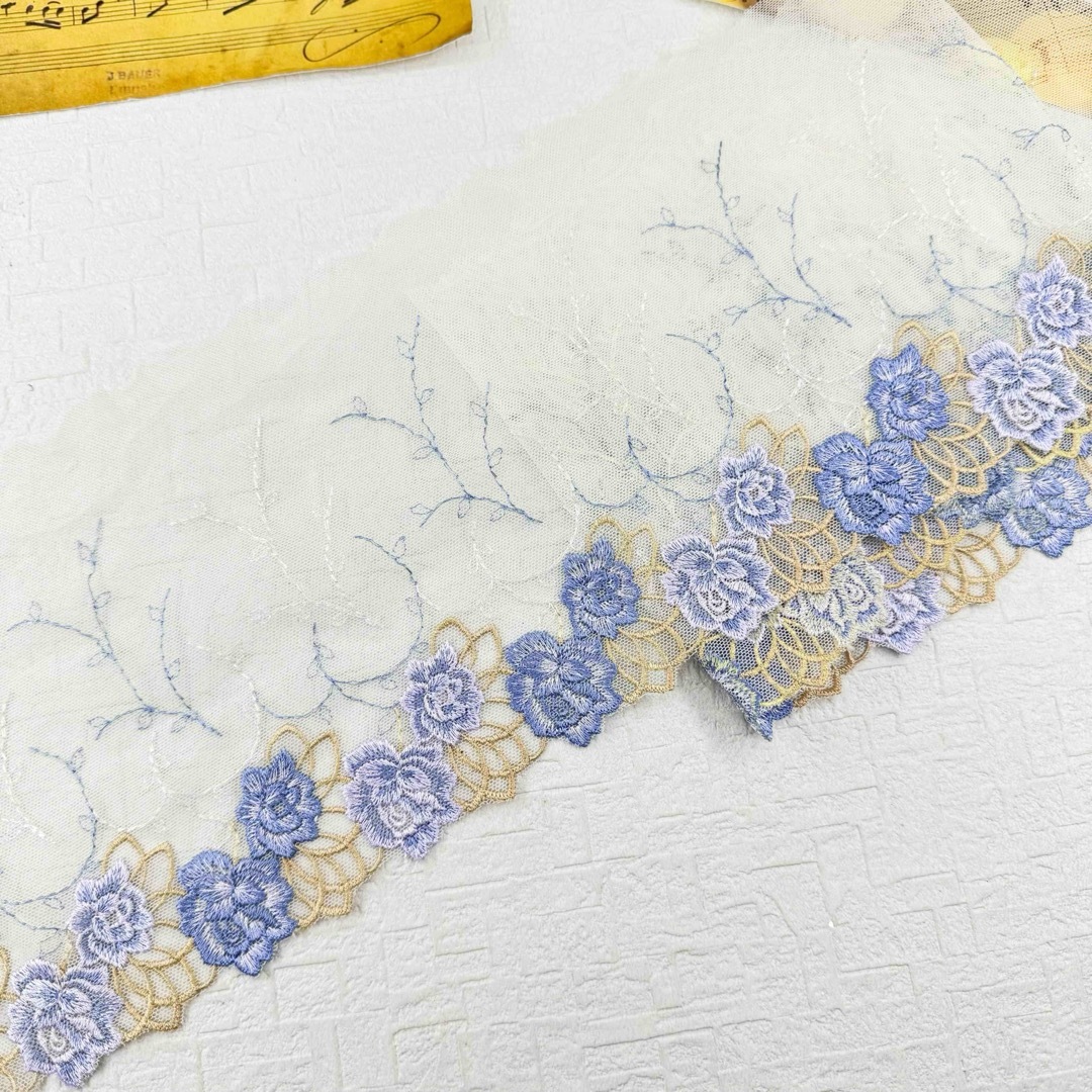 S532【4m】良い品質　カラフル花柄刺繍チュールレース生地　白地  ハンドメイドの素材/材料(生地/糸)の商品写真