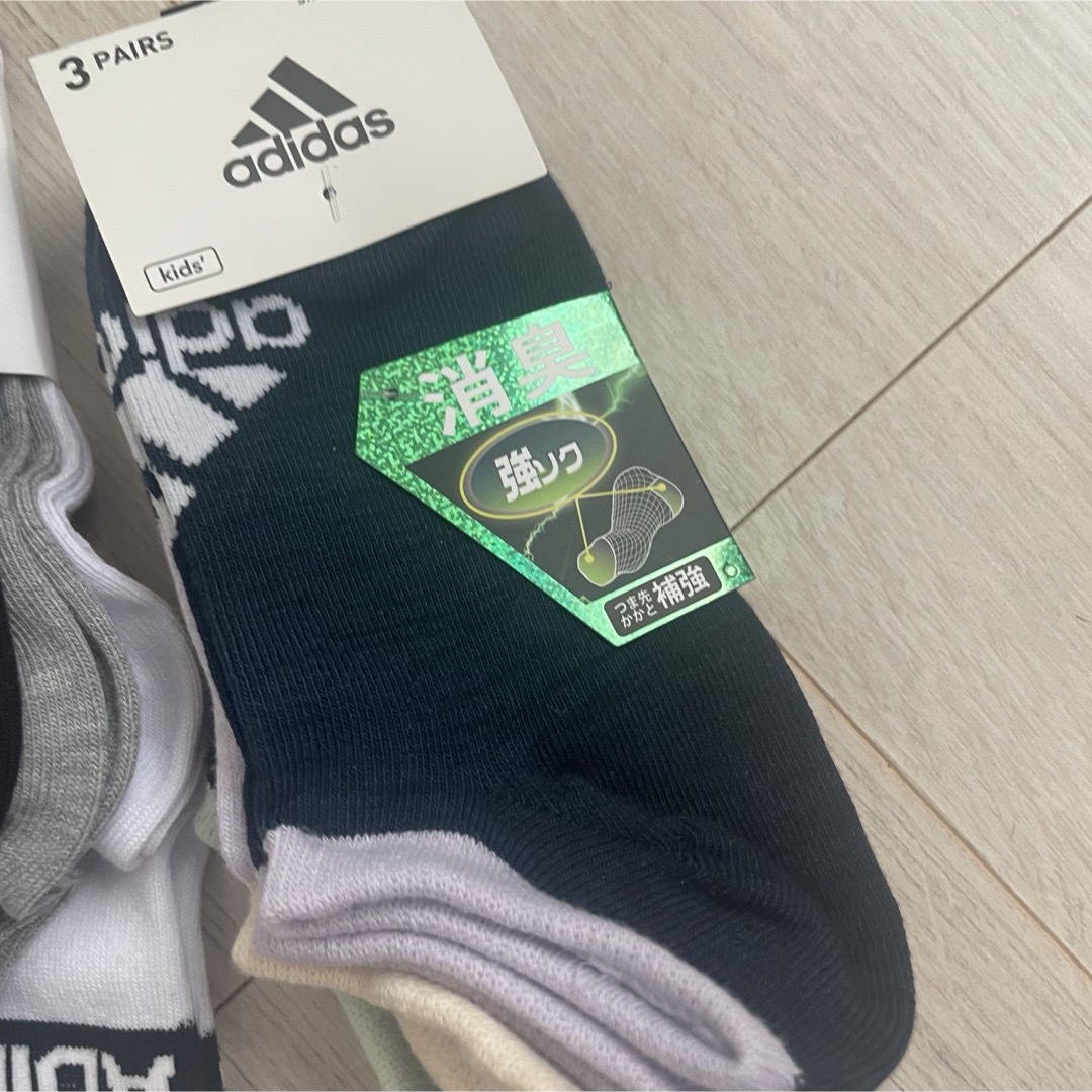 adidas(アディダス)の新品　お買い得　adidas 靴下　２セット     キッズ/ベビー/マタニティのこども用ファッション小物(靴下/タイツ)の商品写真