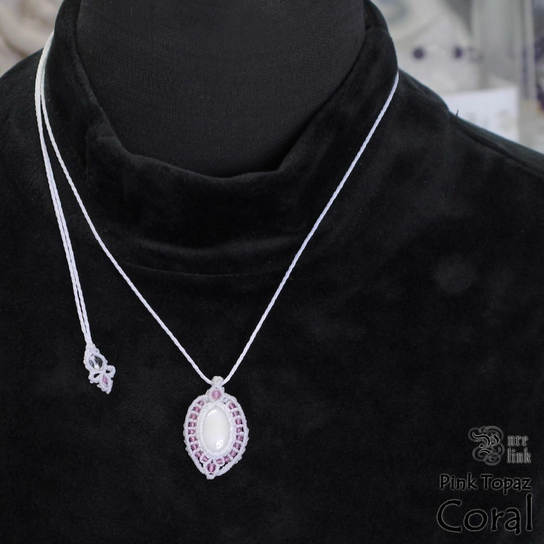 『白珊瑚・ホワイトコーラル』『ピンクトパーズ』マクラメ編みネックレス ハンドメイドのアクセサリー(ネックレス)の商品写真