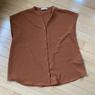 シューラルー(SHOO・LA・RUE)のレディースシャツ(シャツ/ブラウス(半袖/袖なし))