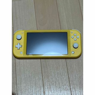 Nintendo Switch ライト　イエローカラー　少し難あり(家庭用ゲームソフト)