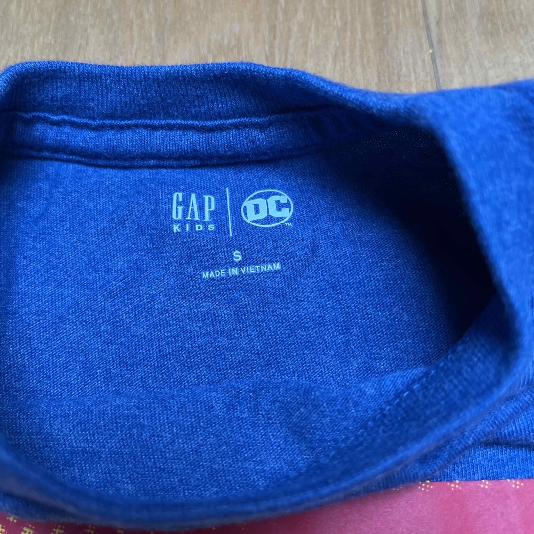 GAP(ギャップ)のスーパーマン　Tシャツ　子ども120センチGAP キッズ/ベビー/マタニティのキッズ服男の子用(90cm~)(Tシャツ/カットソー)の商品写真