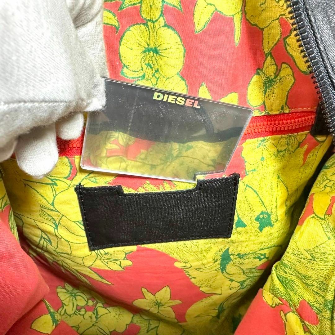 DIESEL(ディーゼル)のディーゼル　トートバッグ　ハンドバッグ　ブラック　A4収納可　肩掛け可 レディースのバッグ(トートバッグ)の商品写真