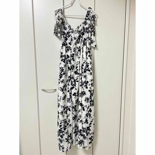 シーイン(SHEIN)のSHEIN シーイン ワンピース キャミワンピ 花柄 黒 白 ノースリーブ(ロングワンピース/マキシワンピース)