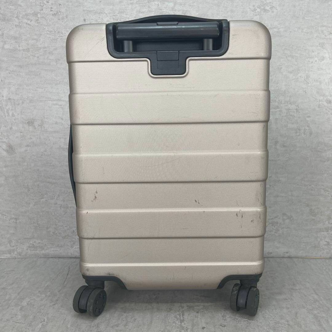 MUJI (無印良品)(ムジルシリョウヒン)の良品　無印良品　35L　バーを自由に調節できる　ハードキャリーケース　機内持込 レディースのバッグ(スーツケース/キャリーバッグ)の商品写真