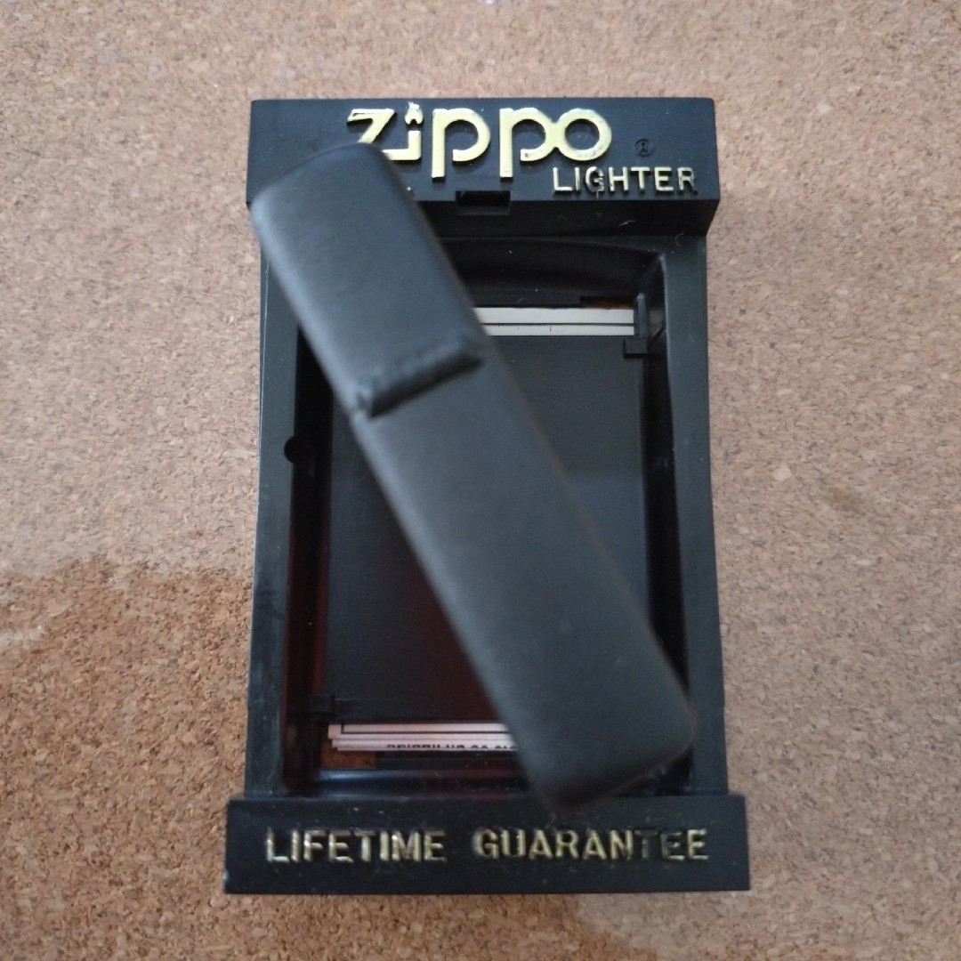 キャメル マットブラック ZIPPO メンズのファッション小物(タバコグッズ)の商品写真