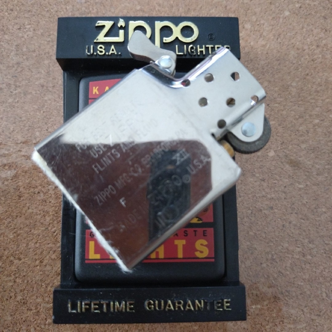 キャメル マットブラック ZIPPO メンズのファッション小物(タバコグッズ)の商品写真