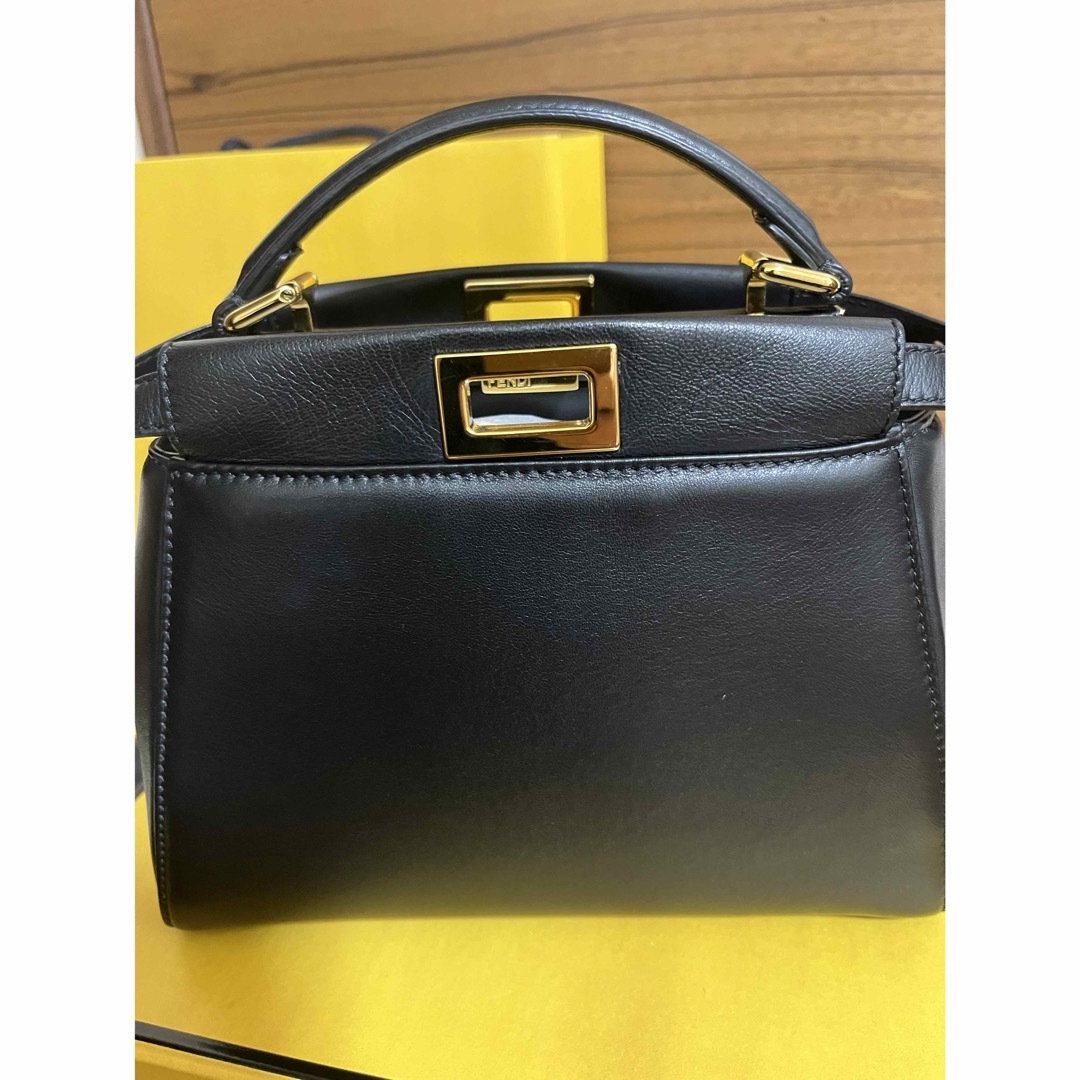 FENDI(フェンディ)のFENDI ピーカーブー　スモール　ラッピー付き　付属品全てあり レディースのバッグ(ハンドバッグ)の商品写真