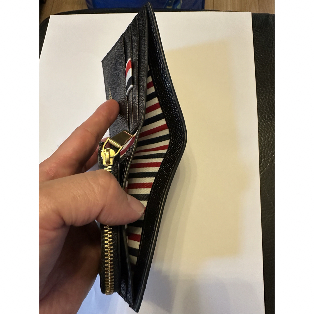 THOM BROWNE(トムブラウン)のTHOM BROWNE トムブラウン　2つ折財布 メンズのファッション小物(折り財布)の商品写真