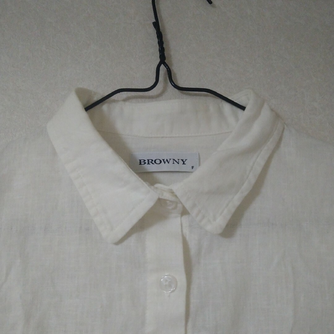 WEGO(ウィゴー)のWEGO ホワイト ショート丈 シャツ レディースのトップス(Tシャツ(長袖/七分))の商品写真