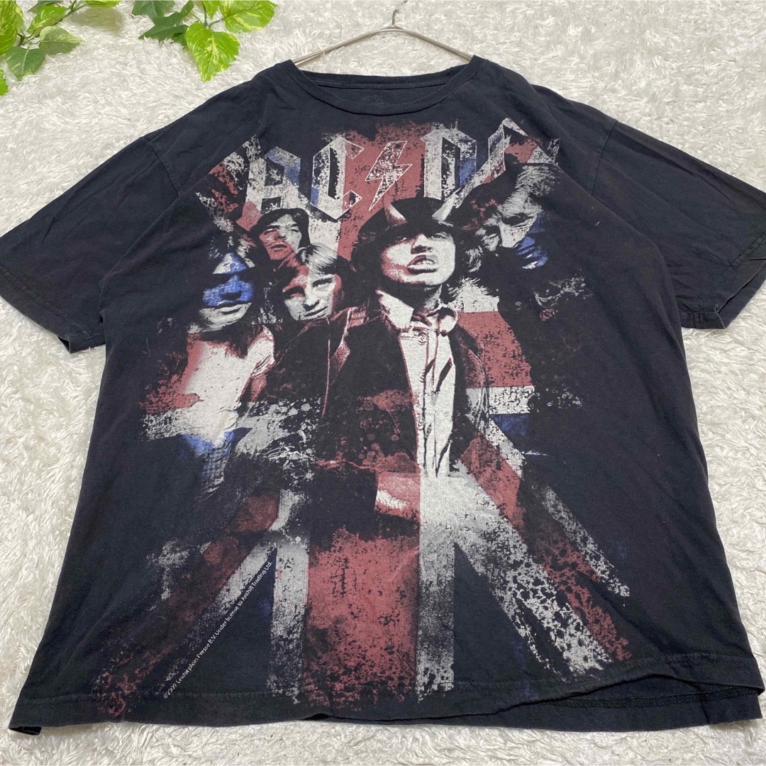 Tシャツ　AC/DC バンド　古着　激レア　お洒落　ゆるだぼ　かっこいい メンズのトップス(Tシャツ/カットソー(半袖/袖なし))の商品写真