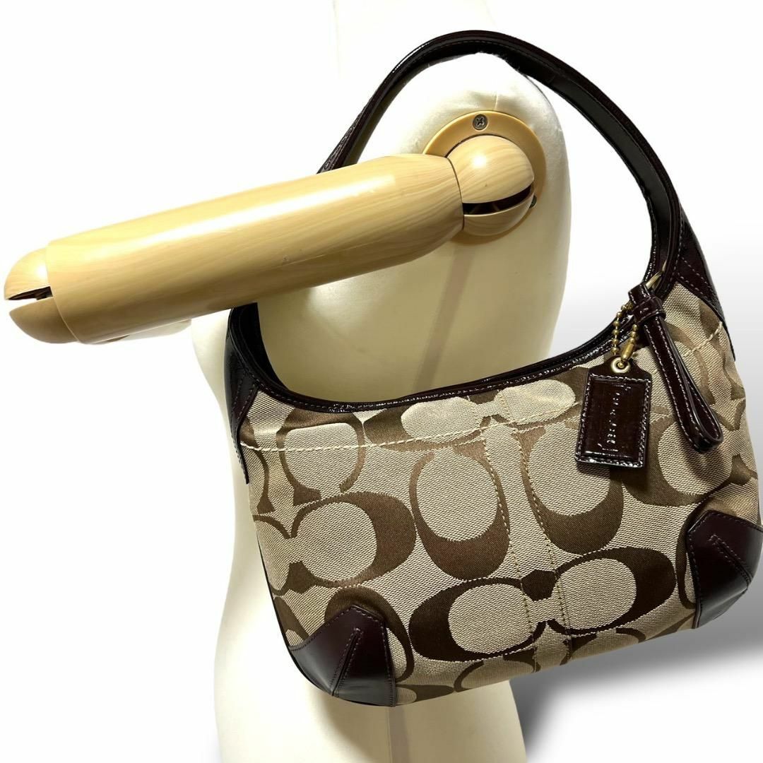 COACH(コーチ)の極美品　未使用級　コーチ　ショルダーバッグ　トートバッグ　シグネチャー　エナメル レディースのバッグ(ショルダーバッグ)の商品写真