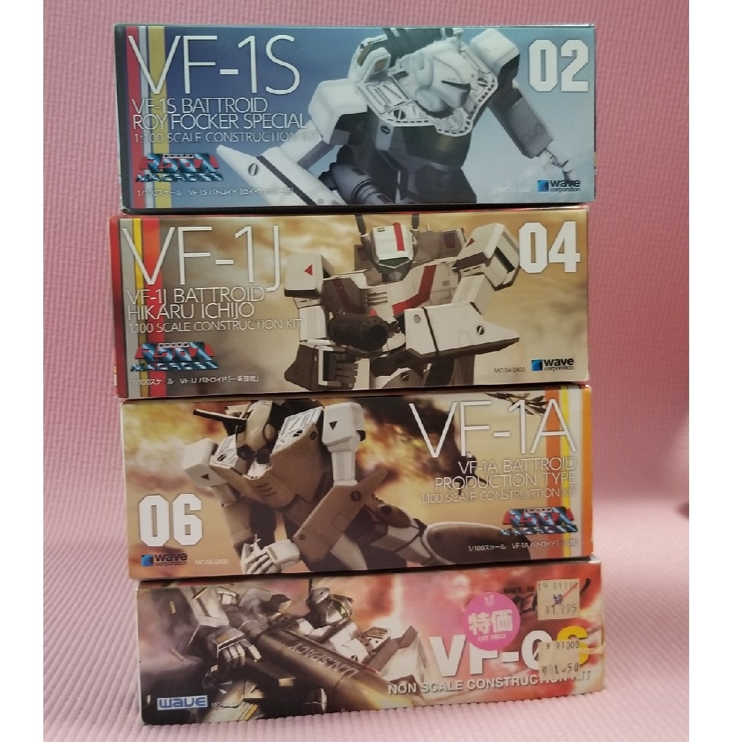 WAVE(ウェーブ)のWAVE　1/100　バルキリー　VF-1S　1J　1A　0S　4体セット エンタメ/ホビーのおもちゃ/ぬいぐるみ(模型/プラモデル)の商品写真