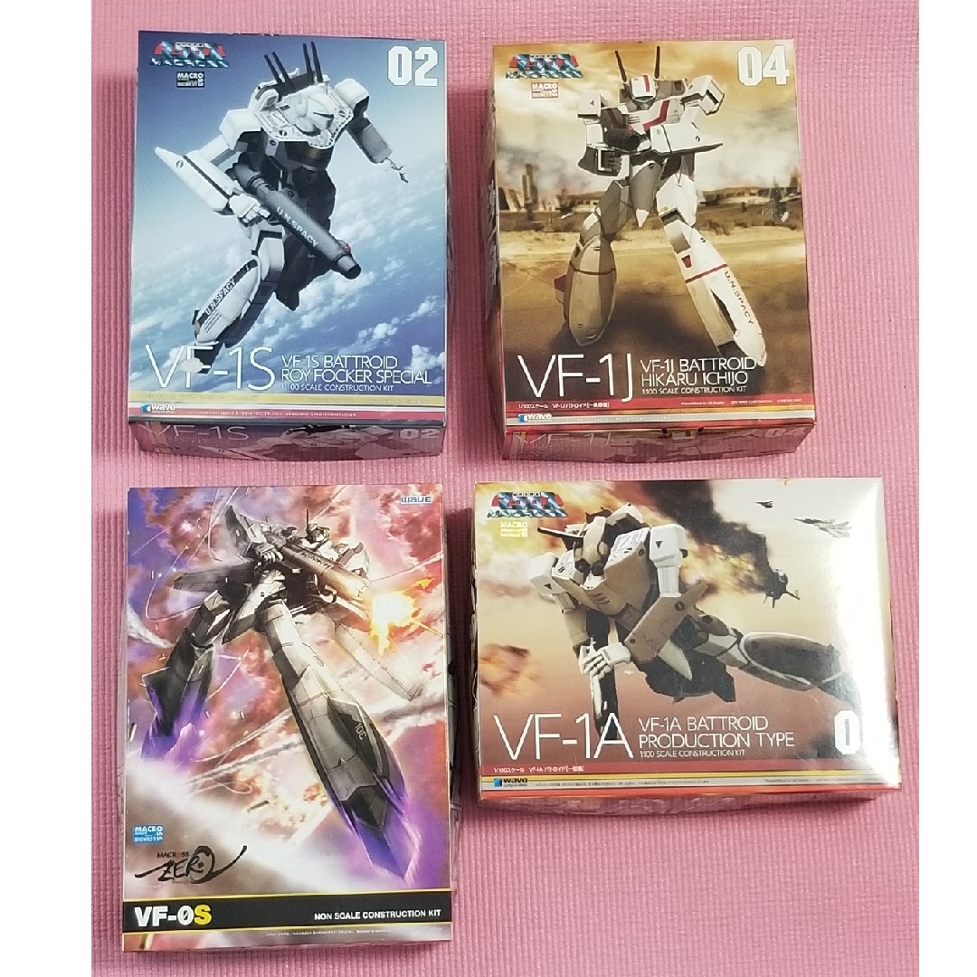 WAVE(ウェーブ)のWAVE　1/100　バルキリー　VF-1S　1J　1A　0S　4体セット エンタメ/ホビーのおもちゃ/ぬいぐるみ(模型/プラモデル)の商品写真