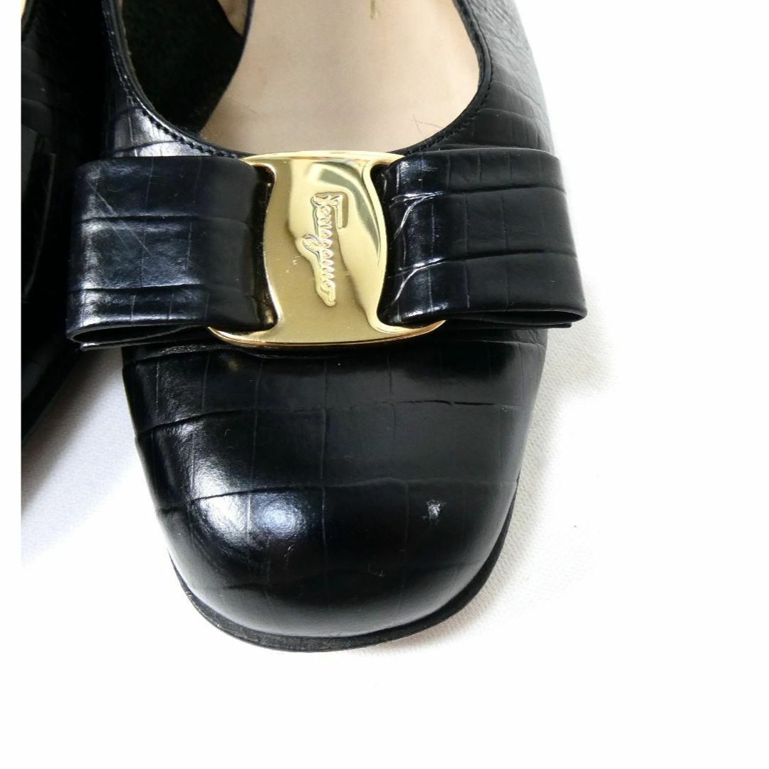 Salvatore Ferragamo(サルヴァトーレフェラガモ)の良品 サルヴァトーレフェラガモ ヴァラ クロコ型押し スリングバック パンプス レディースの靴/シューズ(ハイヒール/パンプス)の商品写真