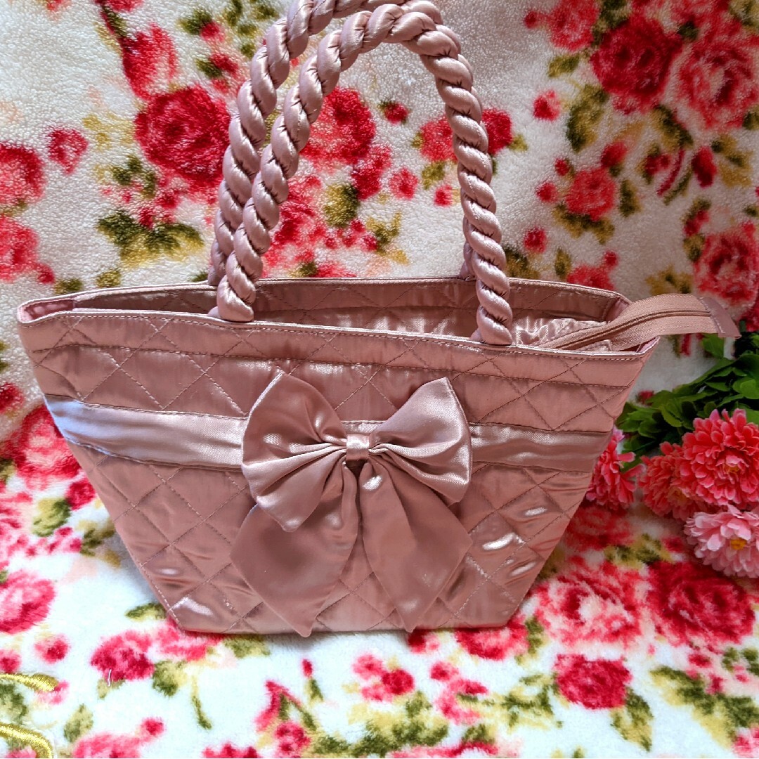 LIZ LISA(リズリサ)のリズリサ♥美品❤ピンク❤ツルツルサテン❤リボン付き❤姫❤バッグ レディースのバッグ(ハンドバッグ)の商品写真