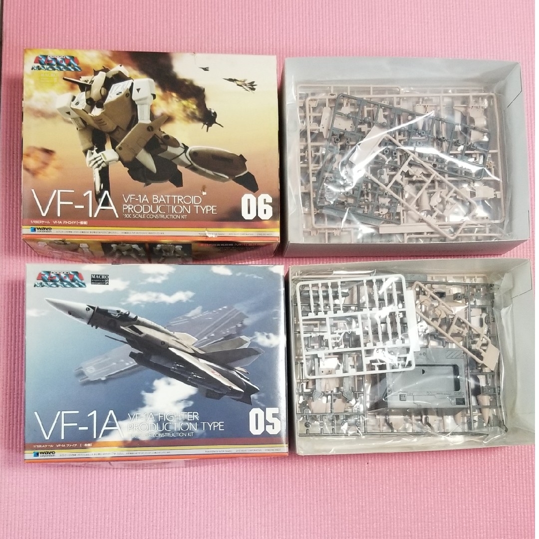 WAVE(ウェーブ)のWAVE　1/100　バルキリー　VF-1A　バトロイド　ファイター　2体セット エンタメ/ホビーのおもちゃ/ぬいぐるみ(模型/プラモデル)の商品写真