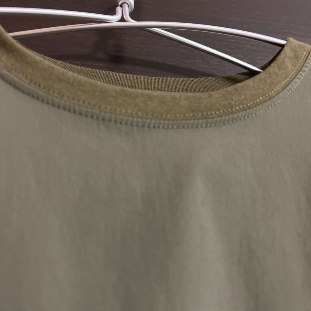 coen(コーエン)のお値下げ！coen  カーキ　半袖　ナイロンカットソー　サイドファスナー メンズのトップス(Tシャツ/カットソー(半袖/袖なし))の商品写真