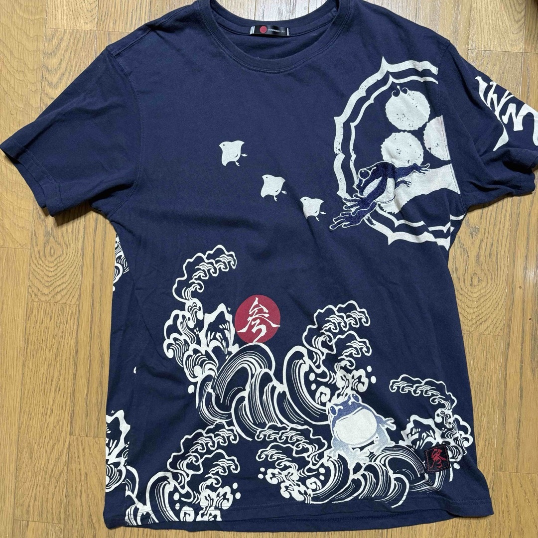 参丸一　サンマルイチ　大波蛙　カエル　和柄Tシャツ　半袖　荒波　ネイビー メンズのトップス(Tシャツ/カットソー(半袖/袖なし))の商品写真