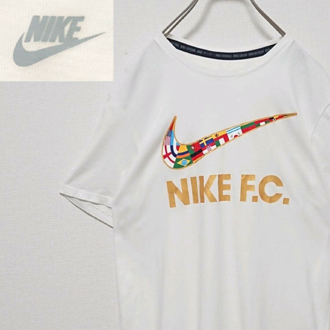 NIKE(ナイキ)のNIKE ナイキ 万国旗 柄 スウッシュ ロゴ ホワイト 半袖 Tシャツ メンズのトップス(Tシャツ/カットソー(半袖/袖なし))の商品写真